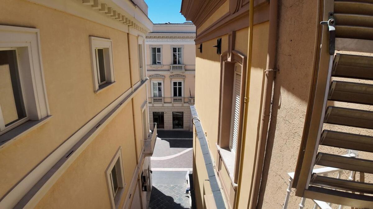 Casa Manu Nuovo Appartamento In Centro Storico Benevento Exterior photo